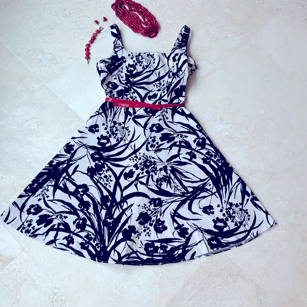 Ladies A-line Black White Fun Summer Dress sz 11/12